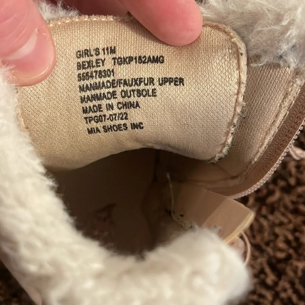 Girls boots